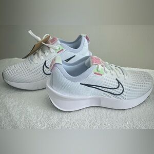 Nike Interact Run Women's White Mesh Running Shoes
